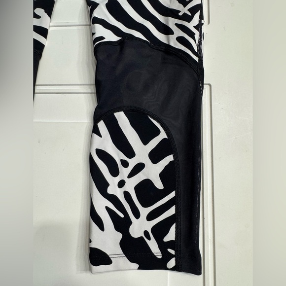 Nike Dri-FIT Womens Leggings Size M Black White Abstract Print Running Athletic - Picture 6 of 7